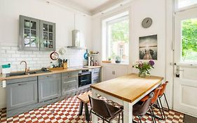 Grosszuegige Altbauwohnung In Bestlage